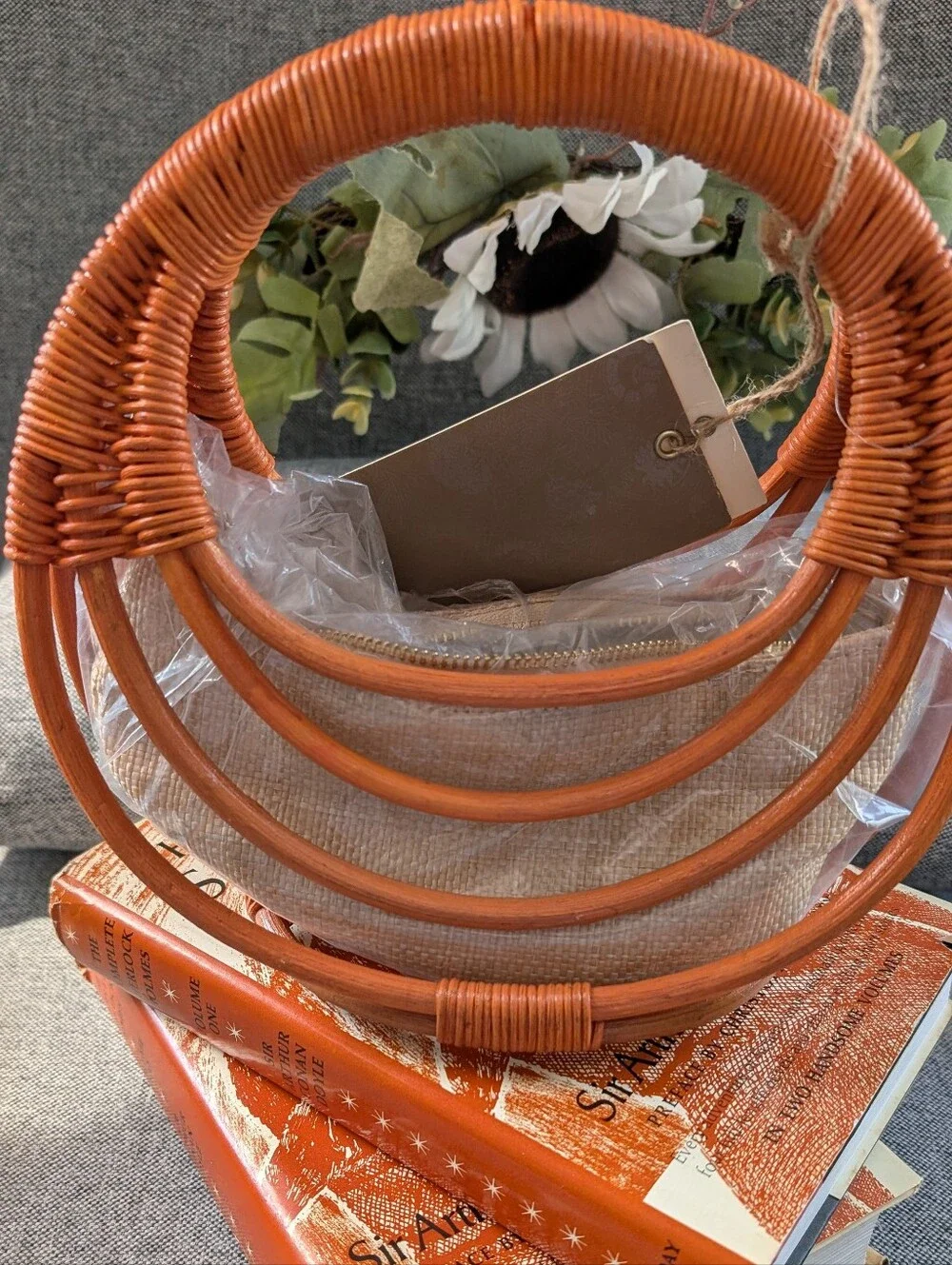 Anitk kraft Round Woven Straw Handbag